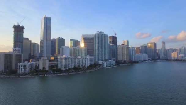 Antenn Skott Byggnader Brickell Och Downtown Miami Från Havet — Stockvideo