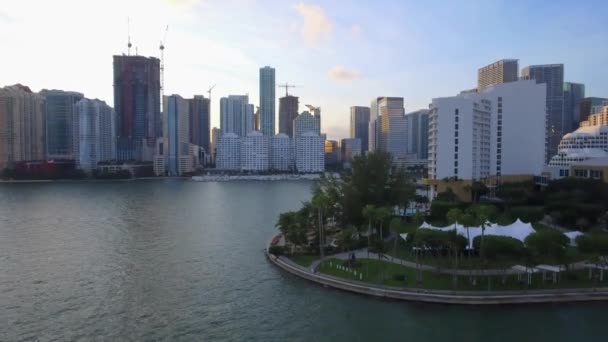Légi Felvétel Épületek Brickell Brickell Key Miami Víz Naplemente Alatt — Stock videók