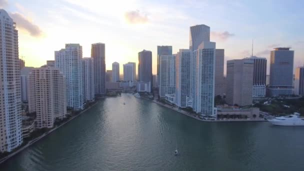 Aerial Shot Entering Brickell Area Miami Water — Stock Video