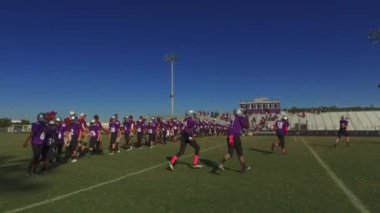 Yörünge gimbal atış bir maçtan sonra el sıkışan iki lise futbol takımları.