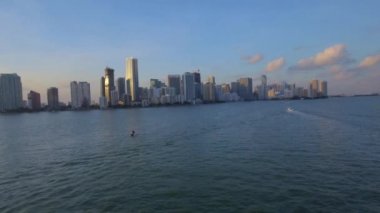 Olarak hava atış Miami Brickell alanda okyanustan yaklaşıyor.