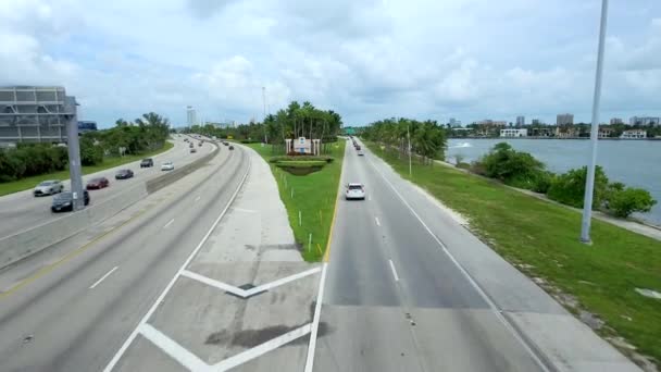Letecký Výstřel Který Blíží Miami Beach Floridě Kolem Vítejte Cestě — Stock video