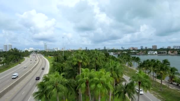 Luftaufnahme Des Eingangs Des Miami Beach Der Auf Das Schild — Stockvideo