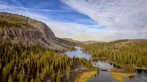 Foto Aérea Diurna Sobre Área Twin Lakes Mammoth Lakes California — Vídeo de stock