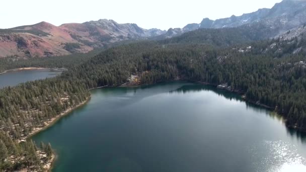 Vista Aérea Baja Altitud Lago Crystal Lakes Mammoth Lakes California — Vídeo de stock