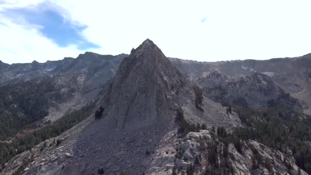 Scatto Aereo Diurno Direzione Montagna Nei Laghi Cristallini Mammoth Lakes — Video Stock