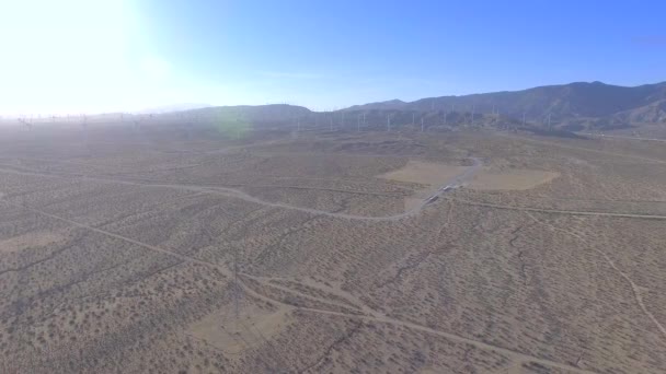 Padella Aerea Diurna Campo California Con Mulini Vento Sullo Sfondo — Video Stock