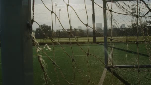 特写镜头与足球网美丽的太阳光 — 图库视频影像