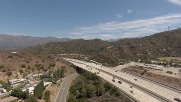 Flygfoto av vägen i Glendale, Kalifornien — Stockvideo