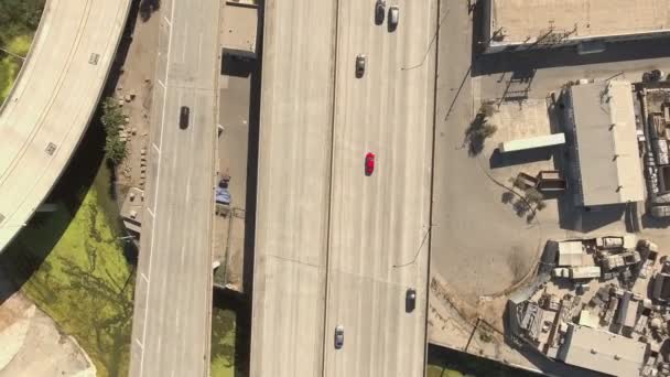 Fotografía aérea sobre carreteras en Glendale, CA — Vídeo de stock