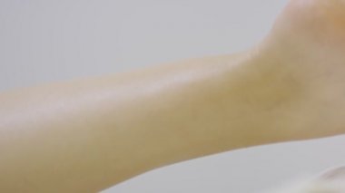 Kaplıcada ayak masajı yaptırırken.