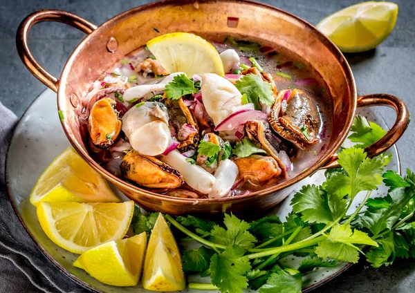 Peruaanse Latijns Amerikaanse Zeevruchten Schelpdieren Ceviche Cebiche Ruwe Seafoods Mosselen — Stockfoto