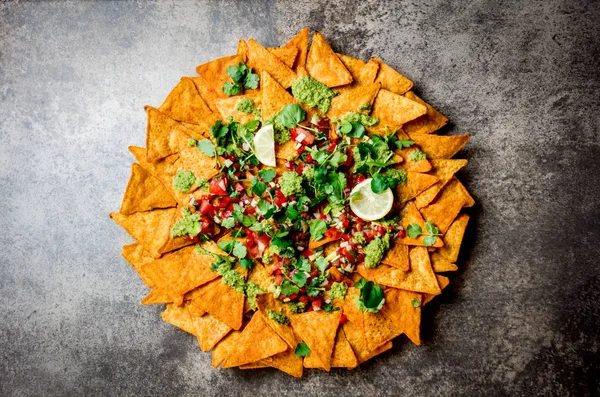 Nachos Mexikanisches Ernährungskonzept Gelbe Mais Totopos Chips Mit Verschiedenen Saucen — Stockfoto