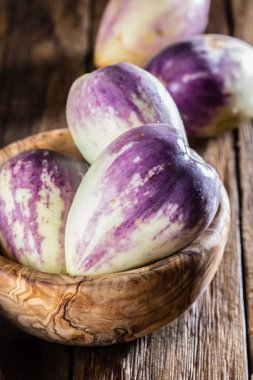 Güney Amerika meyve tatlı salatalık. Pepino dulce veya ahşap zemin üzerine pepino kavun