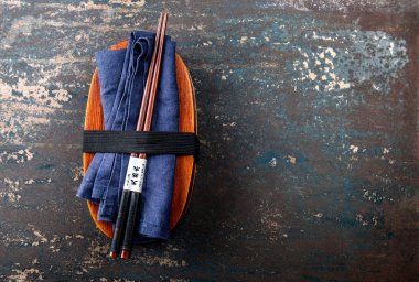 Beslenme çantası. Yemek çubukları ile Japon Bento kutusu. Üstten görünüm, Japonese gıda kavramı.