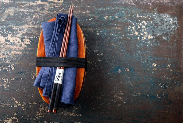 Beslenme çantası. Yemek çubukları ile Japon Bento kutusu. Üstten görünüm, Japonese gıda kavramı.