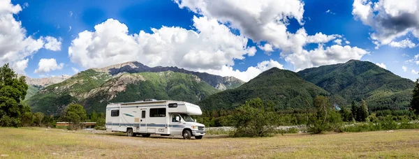 Autocaravanas Montaña Argentina Chilena Andes Vacaciones Viaje Familia Motorhome Andes — Foto de Stock