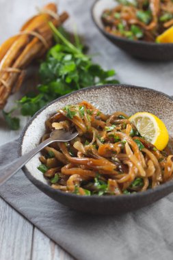 Cochayuyo spagettisi. Ceviche salatası fron Pacific Seaweed cochayuyo bize spagetti kesti