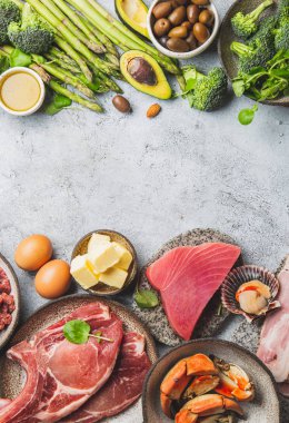 Ketojenik Diyet Düşük Karbonhidrat Kavramı. Vejetaryen ve hayvansal protein, karbonhidrat ve yağ kaynakları. Kopyalama alanı ile sağlıklı gıda arka plan