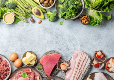 Ketojenik Diyet Düşük Karbonhidrat Kavramı. Vejetaryen ve hayvansal protein, karbonhidrat ve yağ kaynakları. Kopyalama alanı ile sağlıklı gıda arka plan