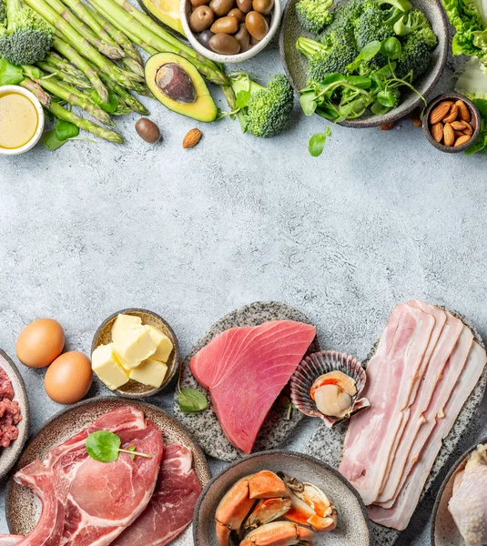 Ketojenik Diyet Düşük Karbonhidrat Kavramı. Vejetaryen ve hayvansal protein, karbonhidrat ve yağ kaynakları. Kopyalama alanı ile sağlıklı gıda arka plan