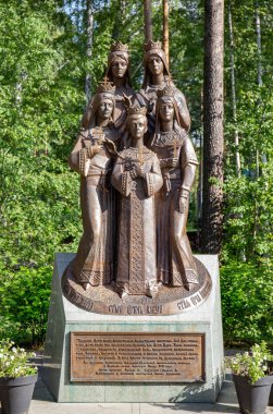 Ganina Yama Ganyas Çukuru - Rusya 'nın Yekaterinburg yakınlarındaki son Rus Çarı' nın mezarındaki ahşap Ortodoks kiliseleri kompleksi