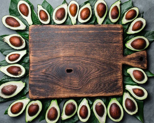 Avocado Avocado Boom Bladeren Frame Rond Lege Plaat Kopieer Ruimte — Stockfoto