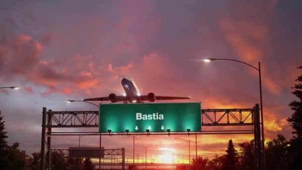 Vliegtuig opstijgen Bastia tijdens een prachtige zonsopgang — Stockvideo