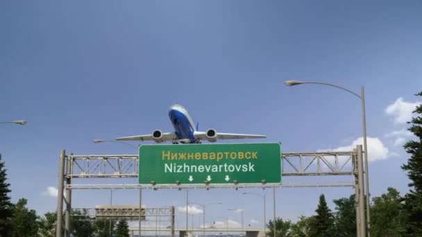 Літак Літає Над Вивіскою Аеропорту — стокове відео