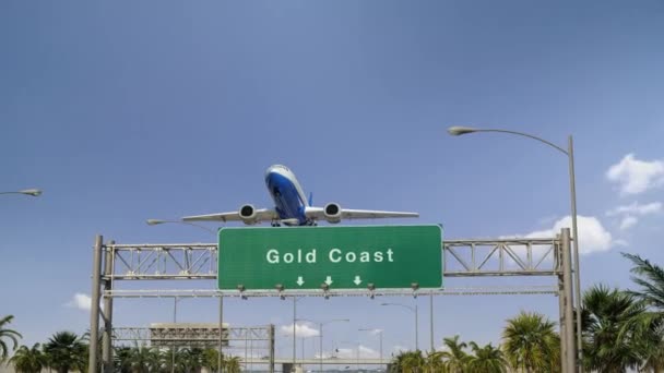 Avión despegue de la costa de oro — Vídeos de Stock