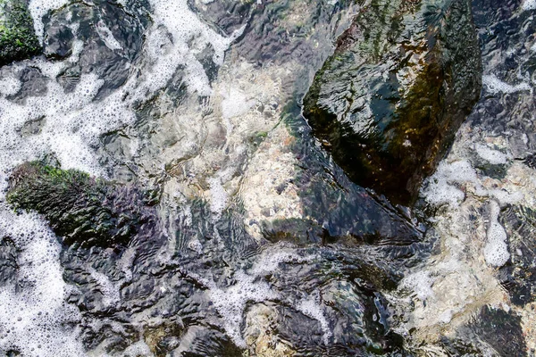 Large Stones Algae Them Washed Sea Ocean Waves Forming Bizarre — Stock Photo, Image