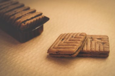 Çikolata kremalı bisküvi yapılmış Hint