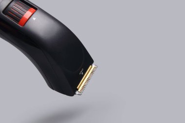 Kablosuz olmadan elektrikli tıraş makinesi