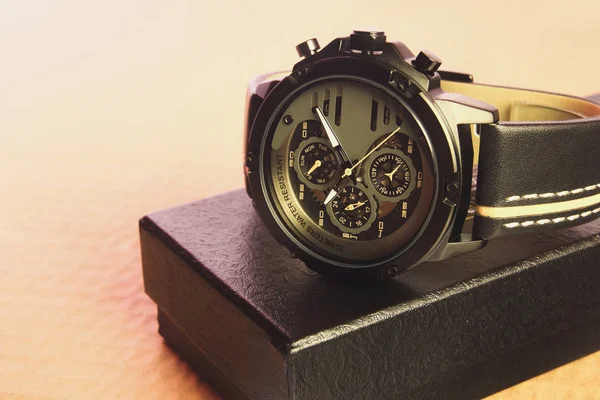 Reloj Pulsera Los Hombres — Foto de Stock