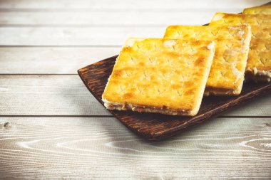 Hint tatlı kremalı bisküvi yapılmış