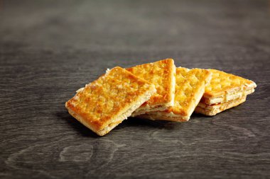 Hint tatlı kremalı bisküvi yapılmış