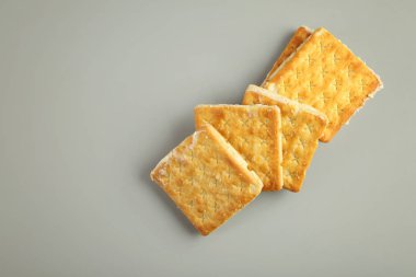 Hint tatlı kremalı bisküvi yapılmış