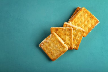 Hint tatlı kremalı bisküvi yapılmış