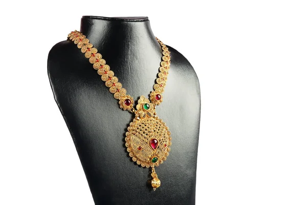 Traditionelle Indische Goldkette Mit Edelsteinen — Stockfoto