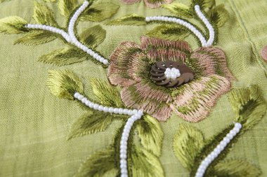 Çiçek tasarım deseni ile Hint geleneksel kurti