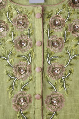 Çiçek tasarım deseni ile Hint geleneksel kurti