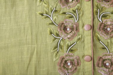 Çiçek tasarım deseni ile Hint geleneksel kurti