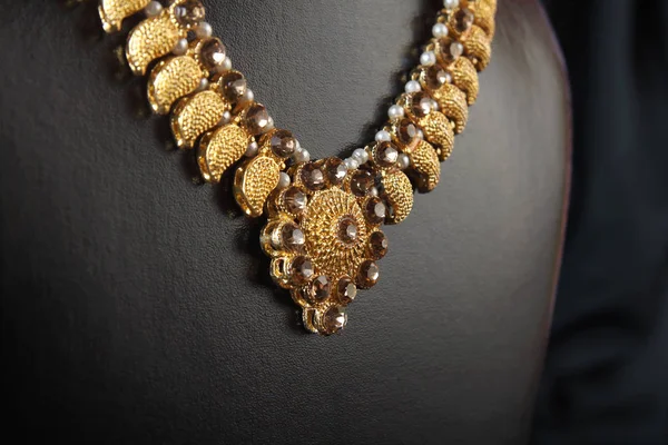 Collar Oro Tradicional Indio — Foto de Stock