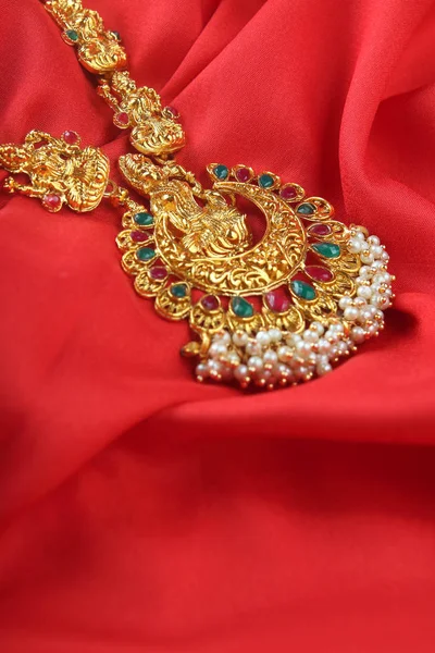 Ινδικό Παραδοσιακό Χρυσό Κολιέ Κρεμαστό Κόσμημα Λάκσμι — Φωτογραφία Αρχείου
