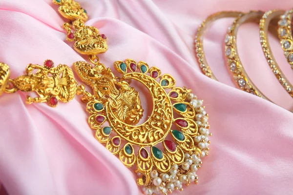 Collar Oro Tradicional Indio Con Colgante Lakshmi —  Fotos de Stock