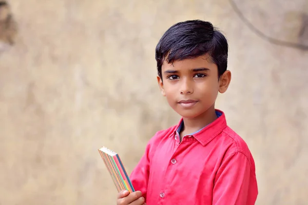 Retrato Indiana Pouco Escola Menino Posando Para Câmera — Fotografia de Stock