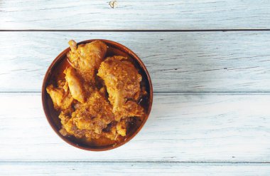 Güney Hindistan geleneksel köy tavuğu körisi