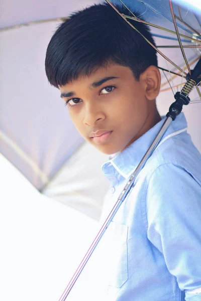 Portrait Indian Boy Holding Umbrella — Φωτογραφία Αρχείου