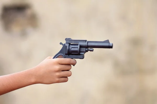 Liten Pojke Håller Leksakspistolen Diwali Tillfälle — Stockfoto