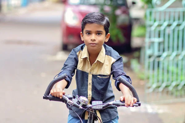 Indian Little Boy Enjoying Cycle Ride — Stockfoto